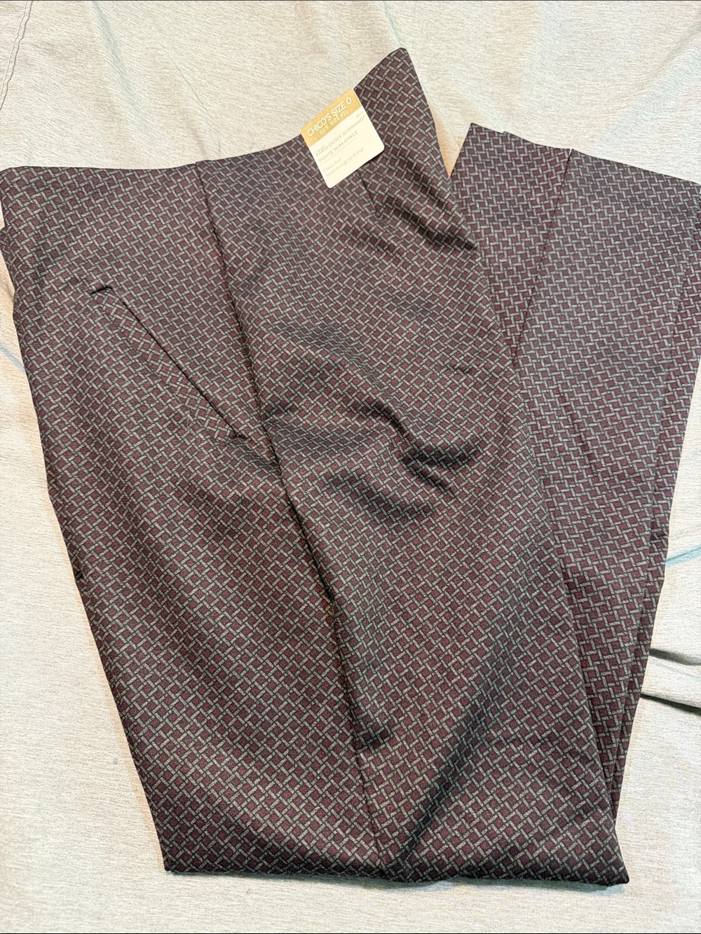 Chico's Women's Skinny Pants in Burgundy Geometric 0 Chico Size. Very Soft